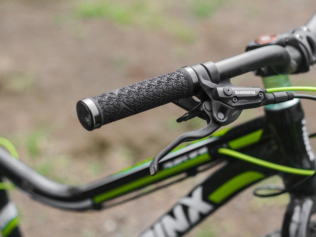 How To Remove Handlebar Grips in 5 Easy Steps How To Remove Handlebar Grips in 5 Easy Steps