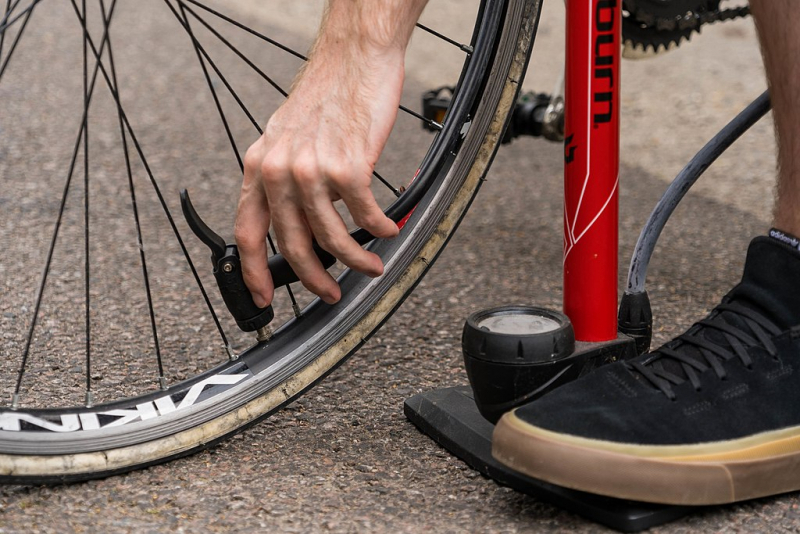 How To Inflate Road Bike Tires? Step-by-Step Guides For All Riders How To Inflate Road Bike Tires? Step-by-Step Guides For All Riders