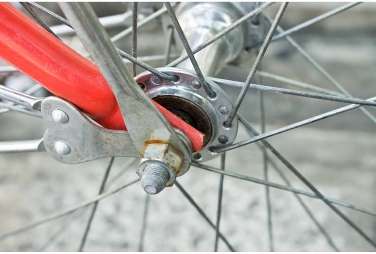 How To: Replace a Broken Spoke | Mountain Bike Reviews Forum How To: Replace a Broken Spoke | Mountain Bike Reviews Forum